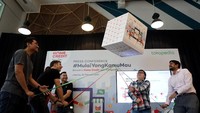 Menyadari perkembangan teknologi yang begitu pesat turut mengubah perilaku masyarakat, salah satunya perubahan terhadap perilaku belanja. Untuk itu langkah kemitraan strategis dengan Tokopedia menjawab kebutuhan pelanggan untuk membeli barang impian kapan saja, dimana saja, tanpa perlu datang ke gerai di seluruh cakupan wilayah Home Credit beroperasi.