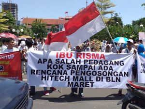 Ratusan Pedagang dan Pekerja Hi-Tech Mall Tagih Janji Manis Risma