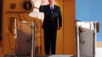 Juru Bicara Gedung Putih Sarah Sanders mengatakan rencananya Trump dan Kim akan ditemani dua tamu dan penerjemah.  (Foto: Dok. REUTERS/Kham/Pool)
