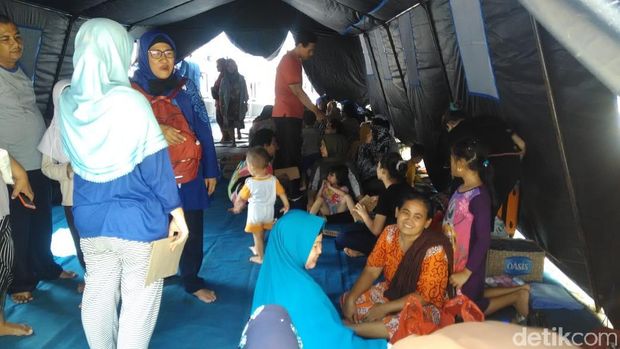 Korban Kebakaran di Krukut Jakbar Ngungsi di Tenda, Butuh Makanan-Pakaian