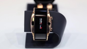 Model satu lagi akan mendukung eSIM dan punya harga lebih mahal. Foto: REUTERS/Sergio Perez