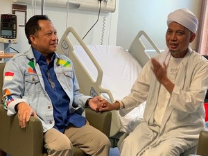Kapolri Jenguk Ustaz Arifin Ilham di Penang Malaysia