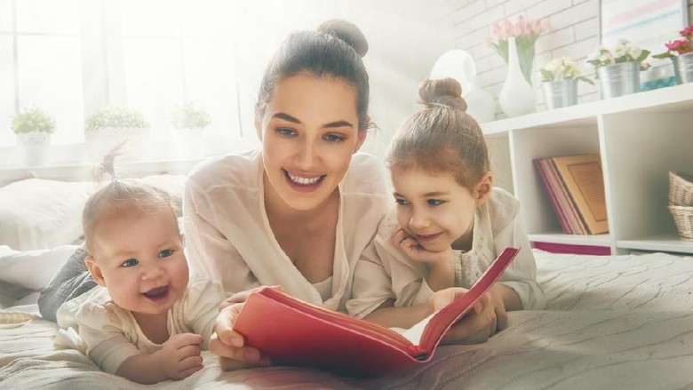 Dampak Memaksa Anak Belajar Membaca Terlalu Dini /Foto: istock Dampak Memaksa Anak Belajar Membaca Terlalu Dini /Foto: istock