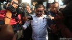 Jurus Bungkam Bupati Bengkalis Usai Diperiksa KPK