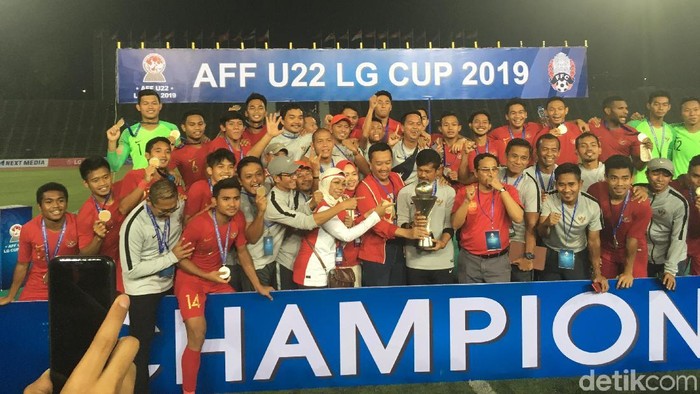 Keberhasilan Timnas Indoneia U-22 menjuarai Piala AFF U-22 2019 ramai diobrolkan netizen di Twitter malam ini. (Foto: Lucas Aditya/detikSport) Keberhasilan Timnas Indoneia U-22 menjuarai Piala AFF U-22 2019 ramai diobrolkan netizen di Twitter malam ini. (Foto: Lucas Aditya/detikSport)