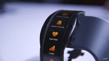 Seperti kebanyakan smartwatch pada umumnya, Nubia Alpha punya fitur fitness tracker. Foto: The Verge