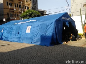 Korban Kebakaran di Krukut Jakbar Ngungsi di Tenda, Butuh Makanan-Pakaian