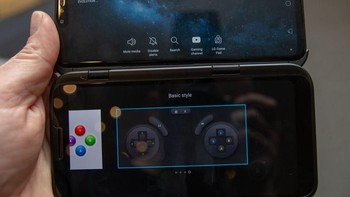 Baterai LG V50 4.000 mAh dan bodi standar militer berkat sertifikasi MIL-STD 810G. LG belum menginformasikan harga dan ketersediannya, tapi jelas tidak akan semahal ponsel layar lipat murni semacam Galaxy Fold atau Mate X. Foto: Pocket Lint
