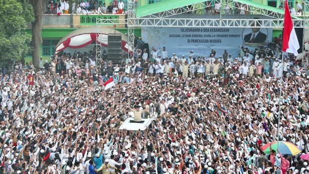Kunjungi Ponpes di Pamekasan, Prabowo Disambut Semarak Warga