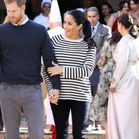 Anting dari Ecksand Tresses: 290 poundsterling atau Rp 5,3 juta.Ankle boot Stuart Weitzman: 194 poundsterling atau Rp 3,5 juta.Jaket J.Crew: 185 poundsterling atau Rp 3,4 juta.Jeans Rag & Bone: 215 poundsterling atau Rp 4 juta.Atasan garis-garis dari Equipment Breton: 228 poundsterling atau Rp 4,2 juta.Total: 1.112 poundsterling atau Rp 20 jutaan. Foto: Getty Images 