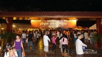 Usai kemenangan Timnas U-22 rayakan kegembiraan kamu di Phnom Penh Night Market. Kamu bisa menyicipi kuliner malam yang enak dan murah. Hati-hati copet ya! (Danang Danubrata/dTraveler)