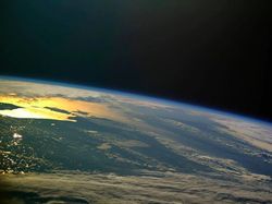Jepretan Lembaga Antariksa Rusia: Pesona Bumi yang Tak Datar
