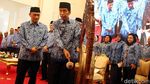 Momen Jokowi dan Pegawai Negeri Kompak Berseragam Korpri