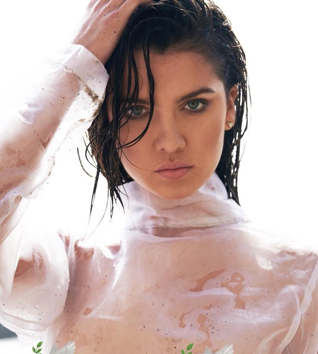 Selain soal percintaannya dengan Liam Payne yang sesaat, Maya Henry juga pernah menjadi atensi saat menggelar pesta ulang tahun ke-15. Pestanya yang dihadiri 400 orang dikabarkan 4 juta poundsterling atau sekitar Rp 74 miliar. Pesta tersebut dimeriahkan Pitbull dan Nick Jonas. Dia pun memakai jasa fotografer profesional yang kerap dipakai oleh Michele Obama. Foto: Instagram