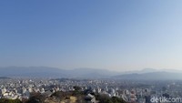 Bukan cuma melihat Kota Matsuyama. Tapi masyarakat di seluruh Matsuyama juga bisa melihat kastil ini dari tempat mereka berdiri. (Bonauli/detikTravel)