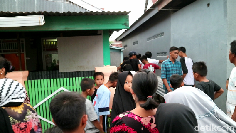Mayat Orok di Selokan Terbungkus Kain Bikin Geger Warga Bone Mayat Orok di Selokan Terbungkus Kain Bikin Geger Warga Bone