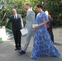 Sementara itu, Pangeran Harry tampak gagah dengan setelan bernuansa keabuan. Meghan dan Pangeran Harry berada di Maroko selama tiga hari. Dikabarkan Daily Mail, ini menjadi kunjungan terakhir mereka sebelum Meghan melahirkan dalam waktu dekat. (Foto: Getty Images)