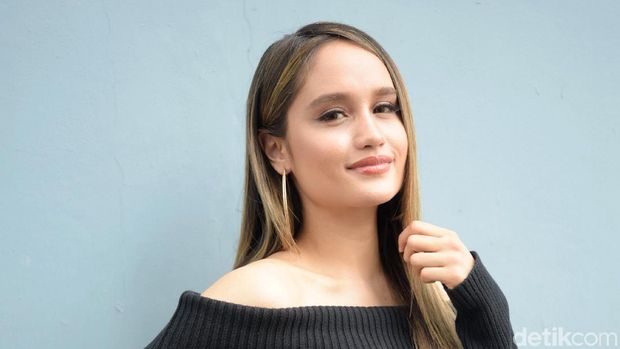 Cinta Laura