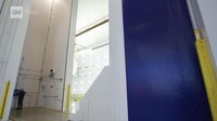 Pintu raksasanya berbobot 136 ton. Delta menyebut inilah fasilitas pertama yang dibangun di Amerika Serikat dalam 20 tahun terakhir (Thom Patterson/CNN Travel) 