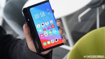 Ketika dilipat menjadi seperti ponsel dengan dua layar. Foto: Oppo