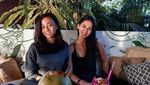 Ini Pose Cantik Chelzea, Adik Paula Verhouven Saat Makan Enak