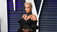 Penampilan Rita Ora di Vanity Fair Oscar 2019 di California, Amerika Serikat pada Minggu (24/2) malam. Dia Dipasupil/Getty Images