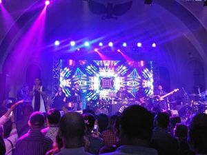Vina Panduwinata Gandeng The Groove Tampil di Konser Dua Anak Manusia