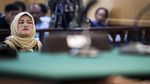 Wajah Sendu Neneng Hasanah di Sidang Perdana Meikarta