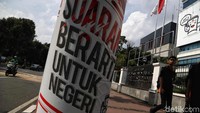 Inilah salah satu bentuk sosialisasi di area publik yang digencarkan untuk memberikan edukasi kepada masyarakat akan pentingnya memilih dalam pemilu dan pilpres 2019.