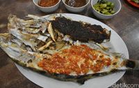 Malam Ini Enaknya Makan Ikan Bakar Makassar di Tempat Ini