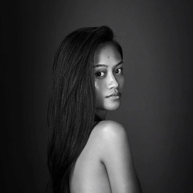 Mbak ayu pisan lohh, get the crown yaaa, komentar netizen @adindavaniaarini yang memuji paras manis Sri Dewi. Cantik Mbakyu  Semangat ya?? Kami Pageants Lovers INDONESIA selalu mendukungmu 🏽🏽🏽, tambah netizen @ardhan_official. Foto: dok. Instagram @miss_sridewi