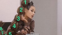 Beberapa mengedit foto Ariana yang disebut memiliki rambut layaknya susunan planet di tata surya. Dok. Instagram