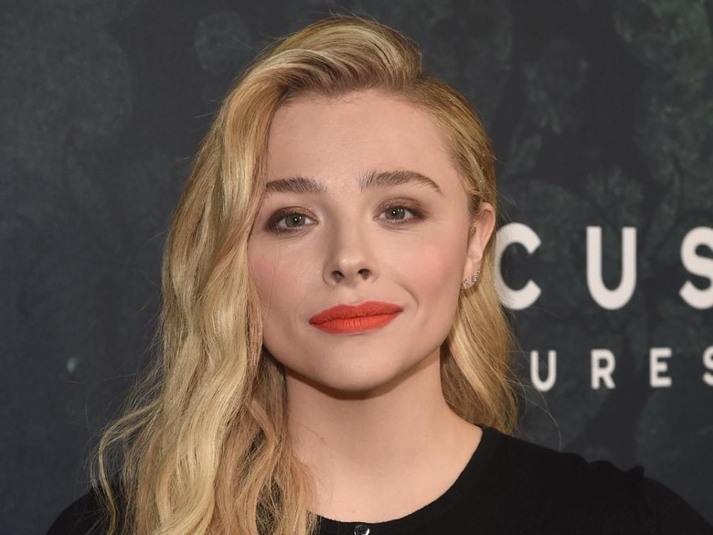 Sosok Chloë Grace Moretz yang Beraksi di Film The 5th Wave Foto: Alberto E. Rodriguez/Getty Images Sosok Chloë Grace Moretz yang Beraksi di Film The 5th Wave Foto: Alberto E. Rodriguez/Getty Images