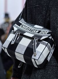 Di Paris Fashion Week, Dior Angkat Motif Kotak-kotak Jadi Tren