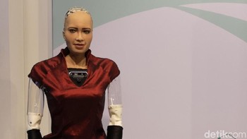 Nah, inilah robot cerdas yang bisa diajak berkomunikasi dengan manusia secara natural. Namanya Sophia, yang diciptakan oleh perusahaan Hong Kong bernama Hanson Robotics. (Foto: detikINET/Ardhi Suryadhi)