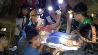 Upaya evakuasi dilakukan dengan cara manual (Foto: Dok. BNPB)