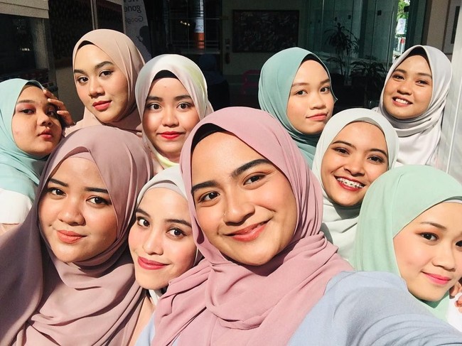 Akun Youtube Bahiyya Haneesa juga kini sudah memiliki 193 ribu subscribers. Mereka rutin mengunggah video cover di akun tersebut. Foto: Instagram/BahiyyaHanessa