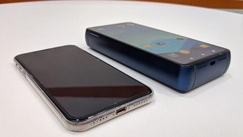 Sementara bila stand by, ponsel bisa bertahan hidup hingga 50 hari. (Foto: The Verge)