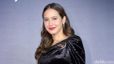 Sstt..Pevita Pearce Masih Jomblo Lho Guys!