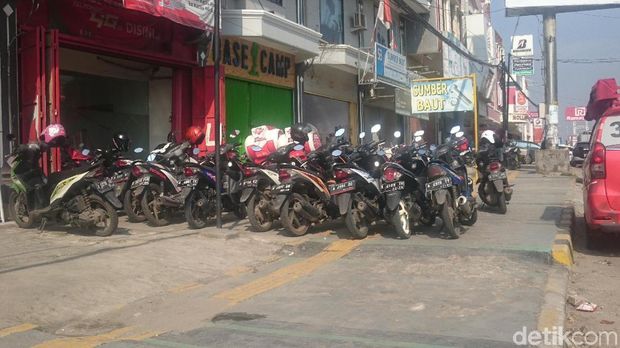 Guiding Block untuk Tunanetra di Cilegon Banyak 'Nabrak' Tiang