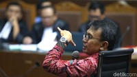 Gatot Pujo Nugroho saat bersaksi di sidang lanjutan kasus dugaan suap uang ketok palu DPRD Sumut periode 2009-2014.
