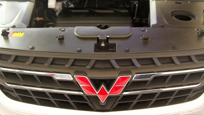 Wuling Motors (Wuling) hari ini meluncurkan SUV pertamanya di Indonesia, Wuling Almaz. Mobil dijual seharga Rp 318.800.000.