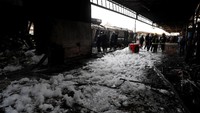 Saksi mata itu juga menyebut dirinya melihat langsung sejumlah jasad yang hangus terbakar.  REUTERS/Amr Abdallah Dalsh.