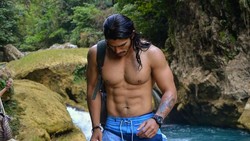 Jeremiah Lakhwani tampil mencuri perhatian khalayak di dunia maya. Ia dijuluki Aquaman Indonesia karena postur dan gayanya mirip Jason Momoa!