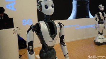  Robot humanoid ini bisa memasukkan benang ke jarum, lho! (Foto: detikINET/Ardhi Suryadhi)