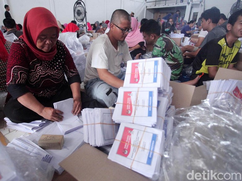 KPU Bombana Kekurangan 17.985 Surat Suara KPU Bombana Kekurangan 17.985 Surat Suara