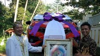 Prosesi pernikahannya dilangsungkan, Jumat (22/2/2019). Honda Jazz itu dihias dengan pita dan dibawa menggunakan armada angkut dari rumah Hanif menuju mempelai wanita di Desa Robayan, Kecamatan Kalinyamatan. Foto/Dok. Muhammad Hanif.