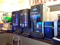 Pengunjung di Internet Cafe Ini Bisa Minum Bir Sepuasnya