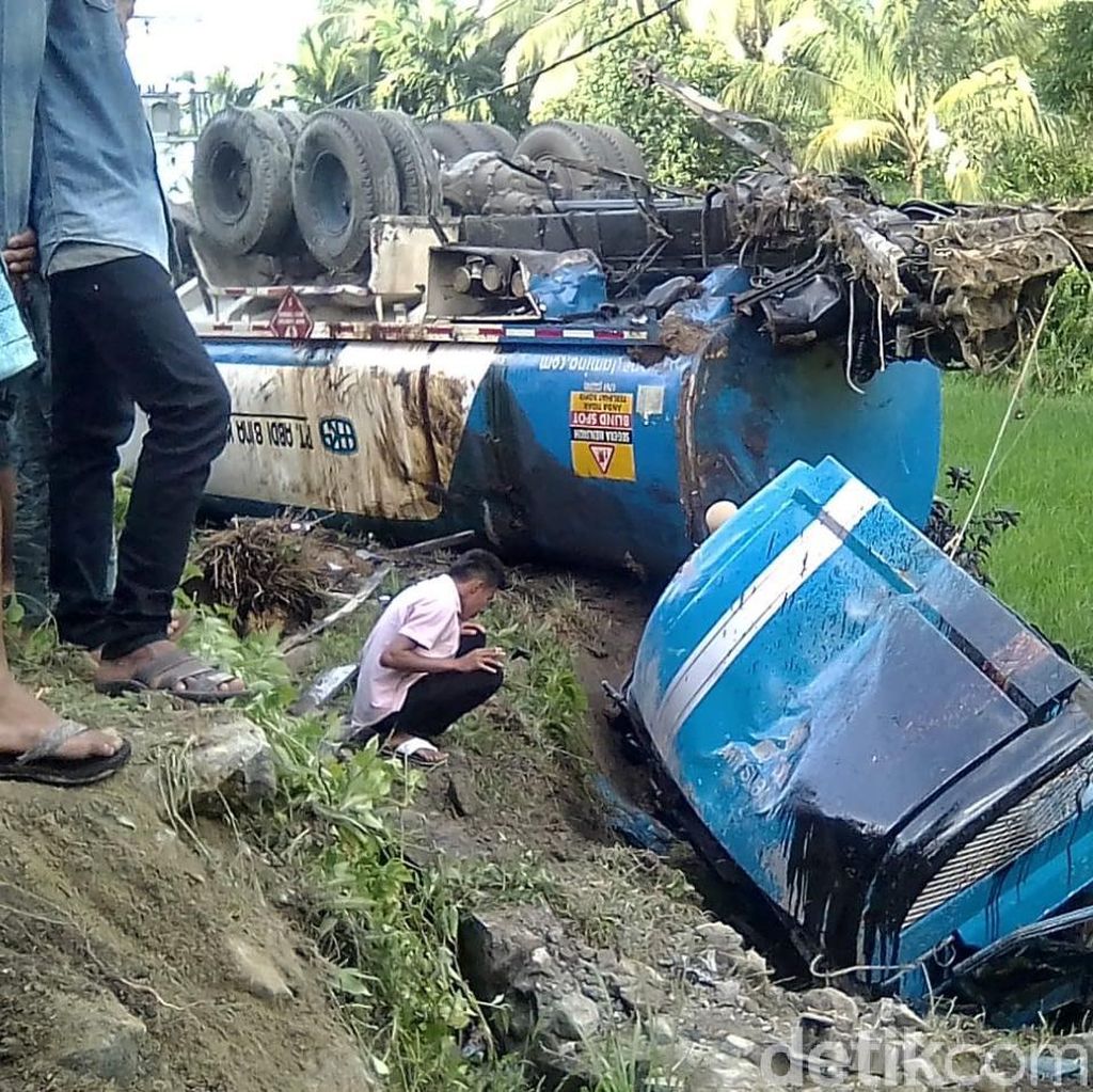 Kecelakaan Beruntun 8 Kendaraan di Sumbar, 3 Tewas 6 Luka Berat