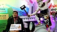 Mahkamah Agung (MA) RI menggelar Pameran Kampung Hukum di JCC Senayan, Jakarta, Rabu (27/02/2019). Dalam pameran itu nampak Hanoman sedang menghukum hakim Nakal yang melanggar kode etik. Waduh!